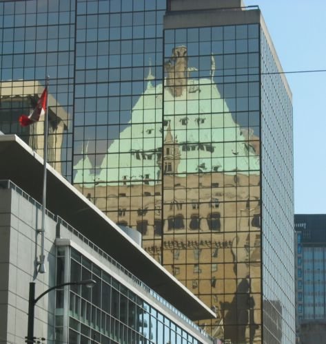 2005-08-10f Vancouver Hotel Reflection.JPG