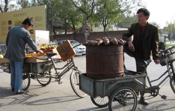 2005-11-11h Food Vendors.JPG