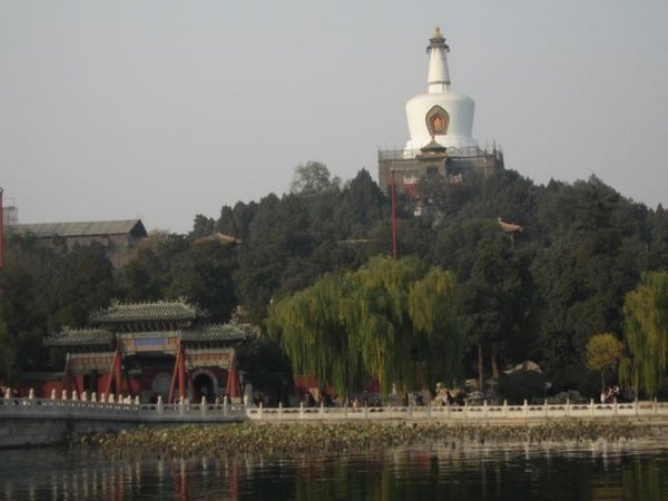 2005-11-12h Beihai Park.JPG