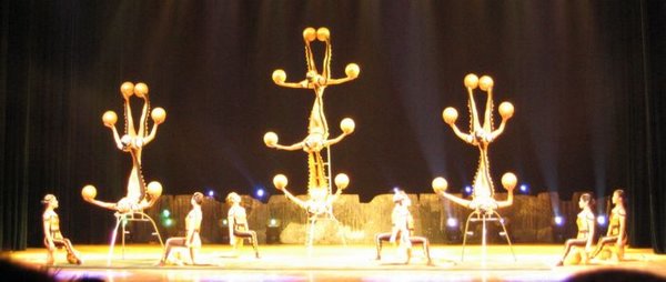 2005-11-12v Acrobats 4.JPG