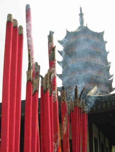 2006-04-02f North Pagoda Incense.JPG