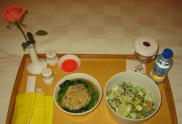 2006-04-02z5 Room Service.JPG