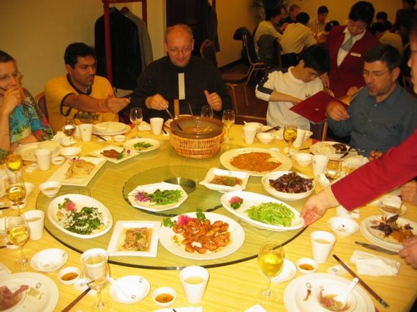2006-04-06f Dinner Round.JPG