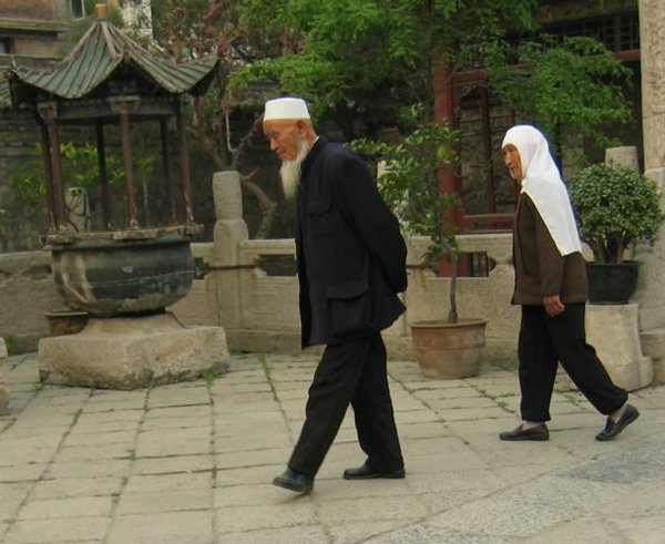 2006-04-08z04 Mosque Visitors.JPG
