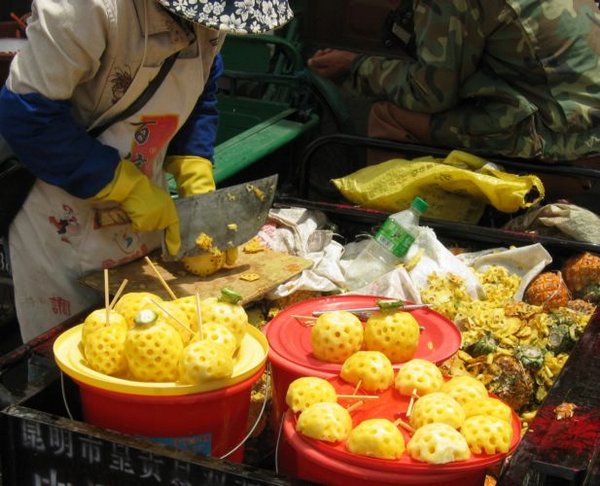 2006-04-11t Lijiang Market 04.JPG