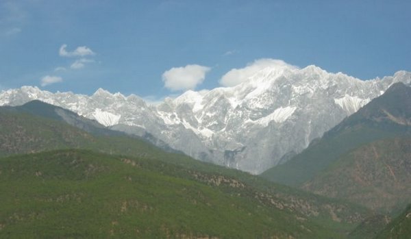 2006-04-13y Jade Dragon Snow Mountain.JPG