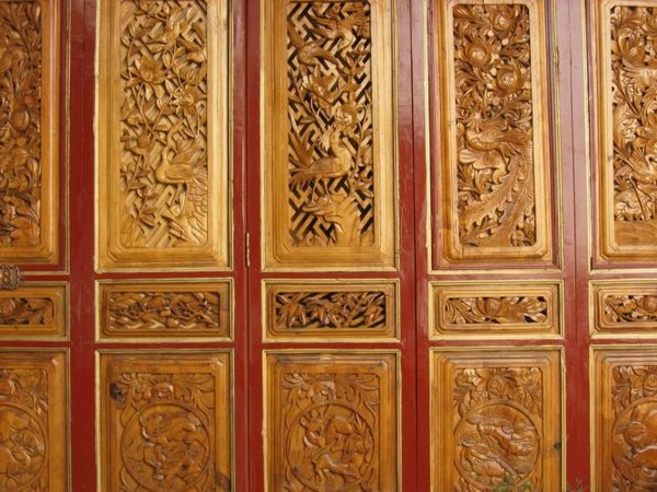 2006-04-14a Carved Doors.JPG