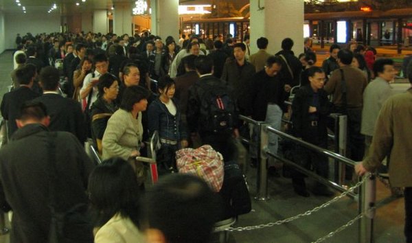 2006-04-14f Taxi Line.JPG