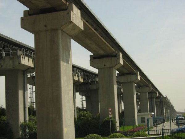 2006-04-15h MagLev tracks.JPG