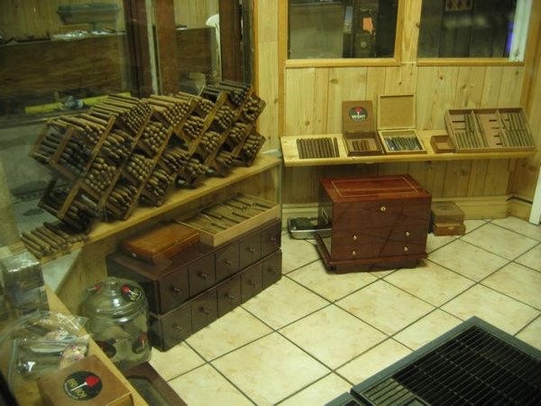 2006-04-25k Cigar-Maker 2.JPG