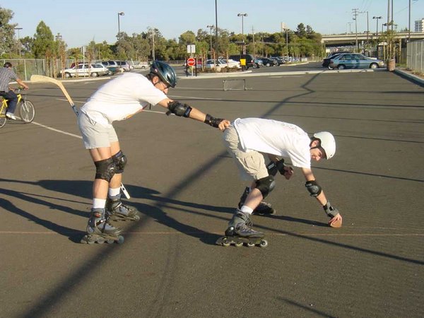 2001-07-31b Redrawing the rollerhockey centerline.jpg