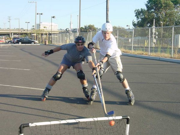 2001-08-07a Completely unfaked Rollerhockey action.jpg