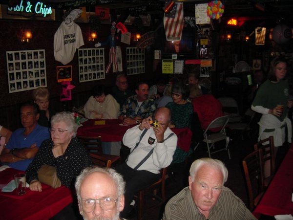 2001-10-09c Pub Audience.jpg