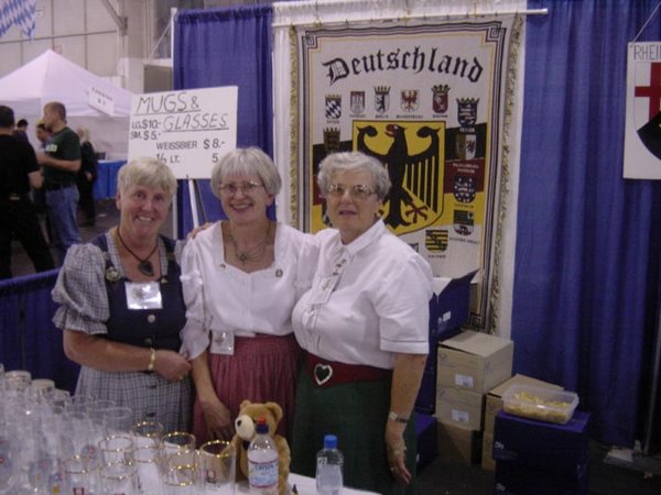 2001-10-13i Lovely German ladies.jpg
