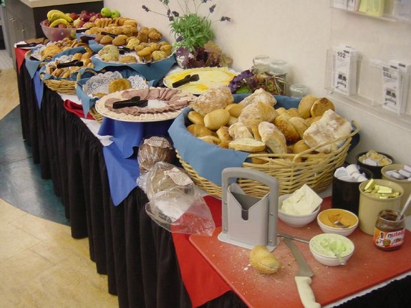 2001-10-15 SAP Breakfast Buffet.jpg