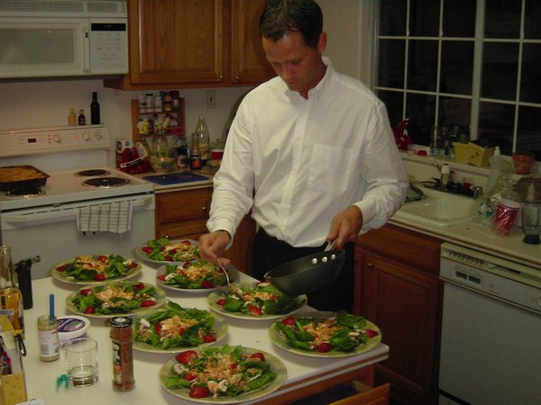 2001-11-03a Sven preparing the salad.jpg