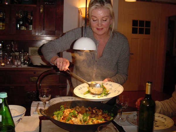 2001-11-09d Irene cooked a Wok dish.jpg