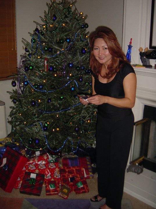 2001-12-23e Shyon preparing the gift exchange.jpg