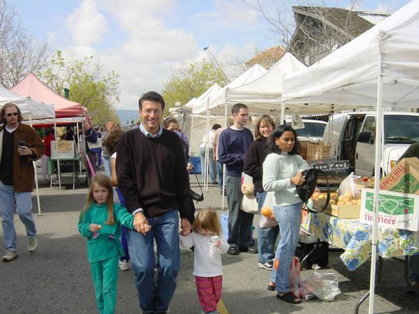 2002-03-10c Strolling on the Campbell farmers market.jpg