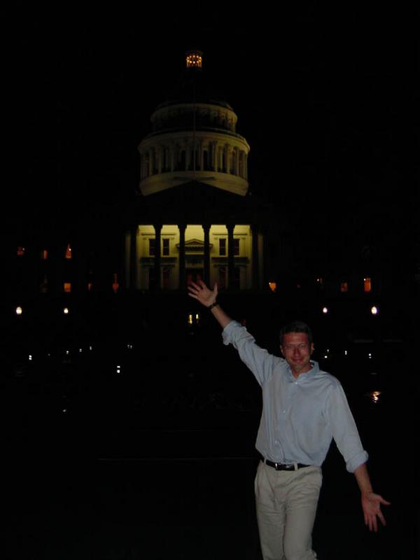 2002-04-01b Oli and the CA Capitol.jpg