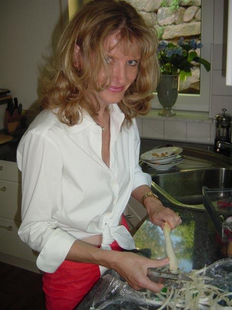 2002-05-21b Susanne cooking.jpg
