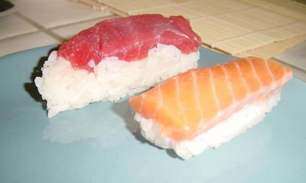 2002-08-28c Sushi - A crude German piece, a neat French piece.jpg