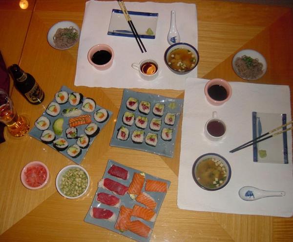 2002-08-28i Sushi - The final table setting.jpg