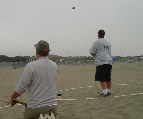 2002-08-31c Line-touching kites.jpg