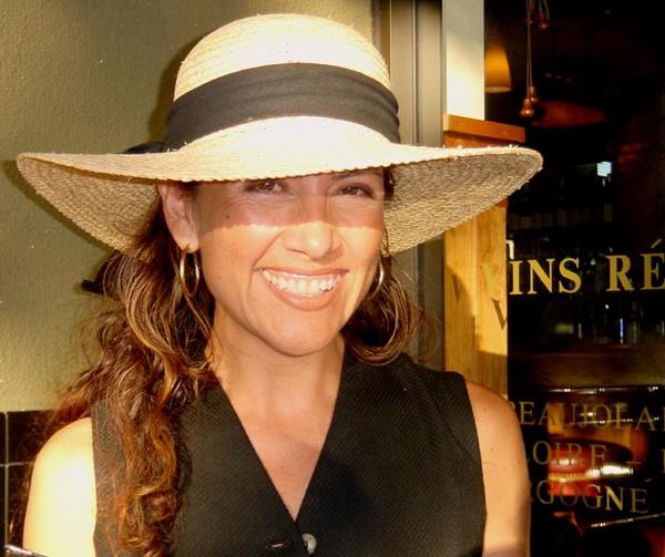 2002-09-08c Patricia's cool hat.jpg