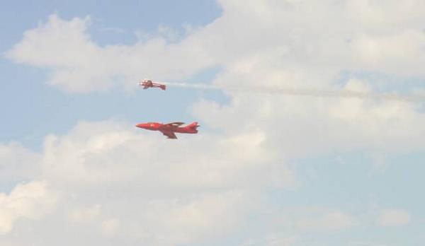 2002-09-15i Flight show, inverted acrobatics with British jet.jpg