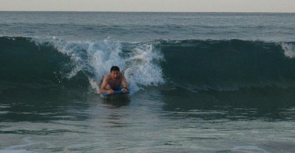2003-01-02b Oli Boogieboarding.JPG