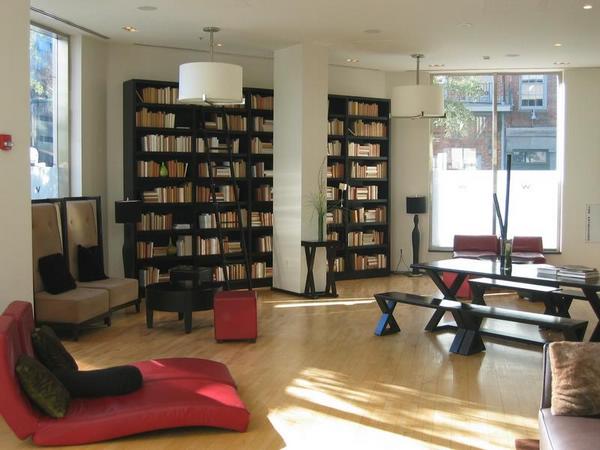 2003-01-13e W hotel hangout area.JPG