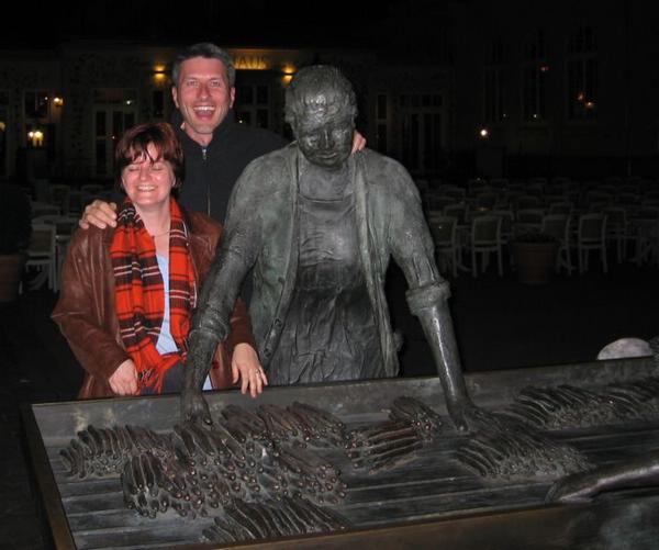 2003-03-24g Asparagus Monument.JPG