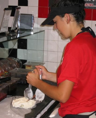 2003-09-22d Coldstone.JPG