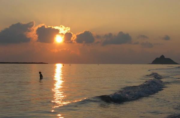 2003-09-25b Kailua Sunrise 2.JPG