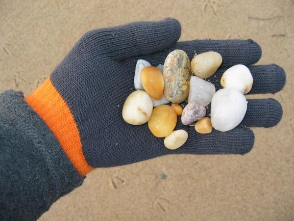 2003-10-05a Beach Pebbles.JPG