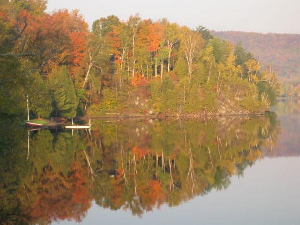 2003-10-09a Lac Massawippi, Just into Canada.JPG