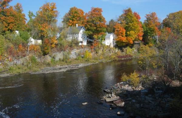 2003-10-10j Along the River.JPG