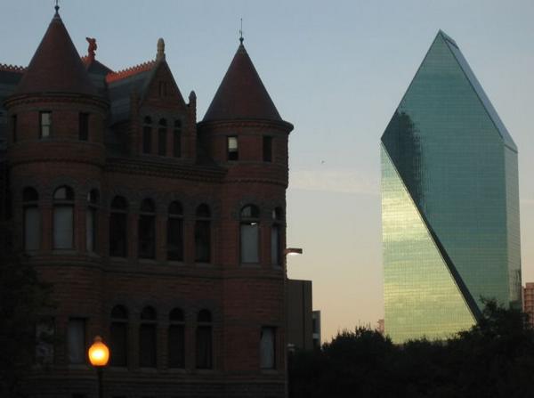 2003-10-28c Dallas Buildings 3.JPG