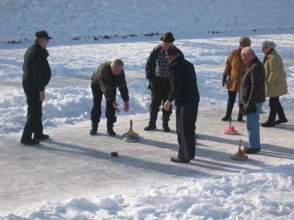 2004-01-31c Curling.JPG