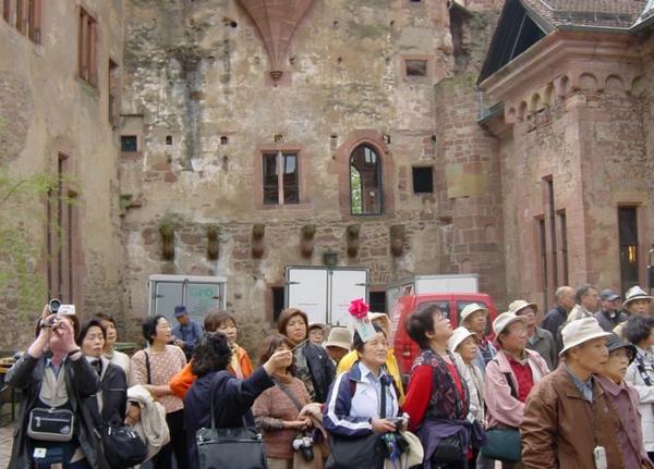 2004-05-13a Japanese at Heidelberg Castle.JPG