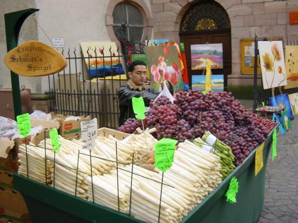 2004-05-13d Asparagus Vendor.JPG