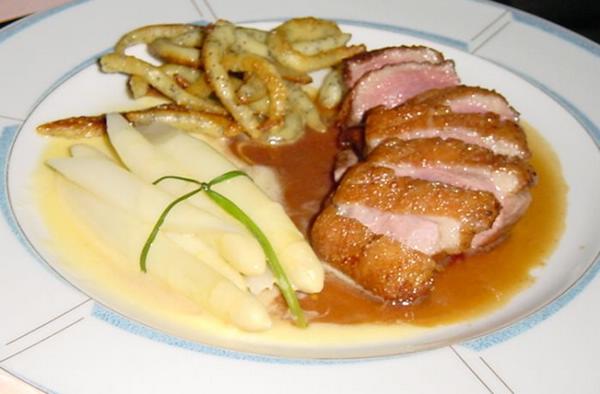 2004-05-18b Asparagus, Duck Breast, Poppy Schupfnudeln.JPG