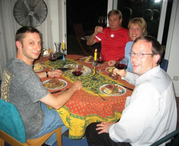 2004-07-15e Helbig Dinner Crowd.JPG