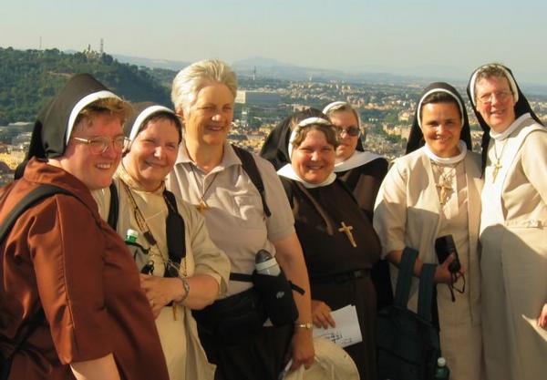 2004-07-17p Happy Nuns.JPG