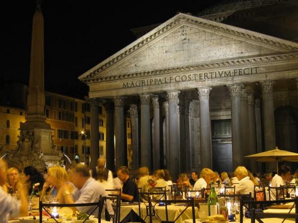 2004-07-17q Dinner by the Pantheon.JPG