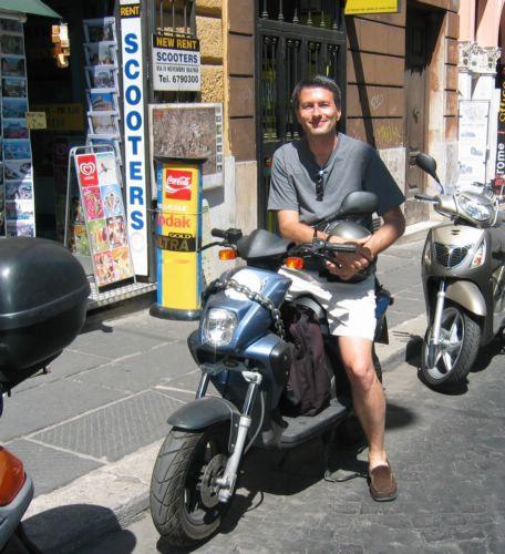 2004-07-18a Roma Scooter.JPG