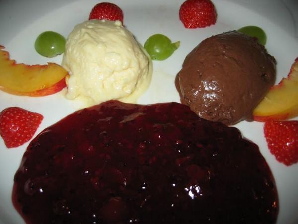 2004-08-18d Dessert.JPG