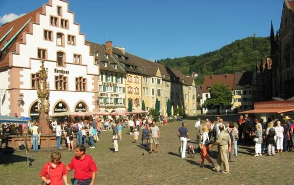 2004-08-20j Freiburg Main Plaza.JPG