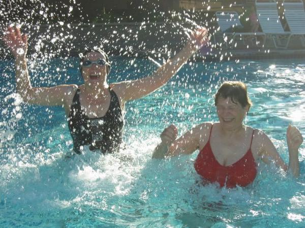 2004-09-03f Splashing.JPG